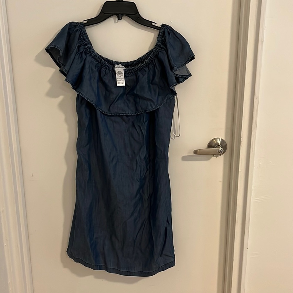 Off-the shoulder, light weight, denim look Tommy Bahama casual NEVER WORN